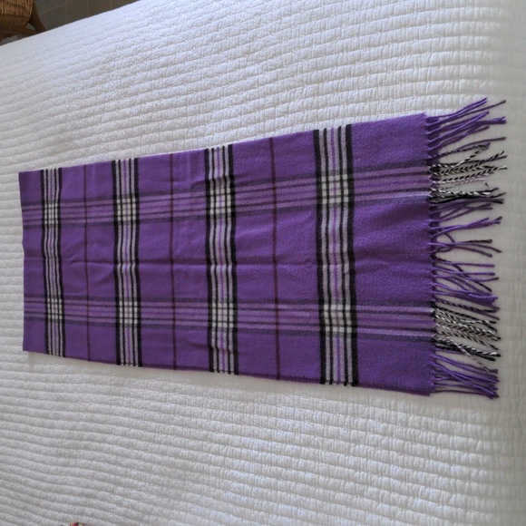 Super Soft Plaid Scarf (Like new condition!) - Picture 2 of 6